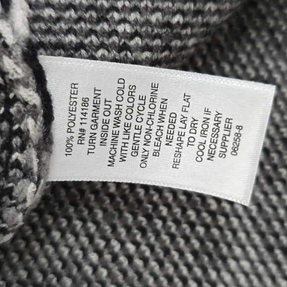 LIZ CLAIBORNE WOMENS PLUS SIZE GRAY/BLACK ANIMAL PRINT FRONT BUTTON SWEATER PXXL - Picture 9 of 16